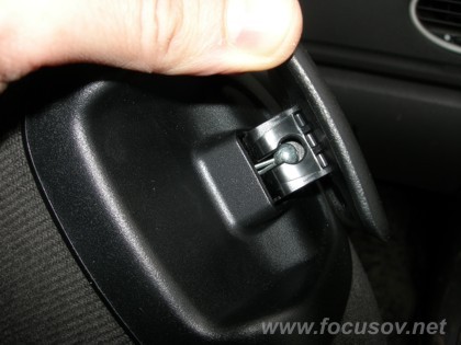 Снятие внутренней ручки передней двери Форд Фокус 2